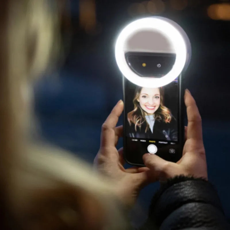 إضاءة دائرية للسيلفي